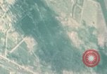 Standbild Gun camera footage strafing Ziele Tarumizu Kyushu in Japan, 1945, aus Sekunde 40 historischem Filmmaterial Videoclip 65675023197