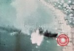 Standbild US Army Air Force Brände auf Schiffen Tarumizu Kyushu in Japan, 1945, aus Sekunde 20 historischem Filmmaterial Videoclip 65675023199