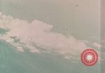 Immagine di Aria per il combattimento aereo statunitense e giapponese Miyakonojo Giappone, 1945, secondo 41 filmato di repertorio 65675023204