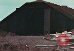 Standbild US Army Air Force Hangar Iwo Jima, 1945, aus Sekunde 24 historischem Filmmaterial Videoclip 65675023216