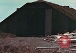 Standbild US Army Air Force Hangar Iwo Jima, 1945, aus Sekunde 25 historischem Filmmaterial Videoclip 65675023216