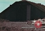 Standbild US Army Air Force Hangar Iwo Jima, 1945, aus Sekunde 26 historischem Filmmaterial Videoclip 65675023216