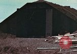 Standbild US Army Air Force Hangar Iwo Jima, 1945, aus Sekunde 27 historischem Filmmaterial Videoclip 65675023216