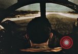 Standbild Ansicht von B-29 Cockpit bei der Landung Guam Marianen, 1945, aus Sekunde 59 historischem Filmmaterial Videoclip 65675023221