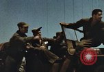 Standbild Air Force Boden crew Pacific Theater, 1945, aus Sekunde 13 historischem Filmmaterial Videoclip 65675023222