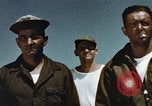Standbild Air Force Boden crew Pacific Theater, 1945, aus Sekunde 30 historischem Filmmaterial Videoclip 65675023222