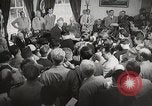 Image Le président Truman annonce le Japon abandon Washington DC USA, 1945, de la seconde 14 séquences d'archives historiques vidéo 65675023237
