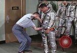 Immagine di Astronauta Virgil Grissom United States USA, 1960, secondo 54 filmato di repertorio 65675023292