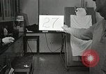 Immagine di Astronauta subisce il test Ohio United States USA, 1959, secondo 6 filmato di repertorio 65675023393