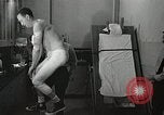 Immagine di Astronauta subisce il test Ohio United States USA, 1959, secondo 21 filmato di repertorio 65675023393