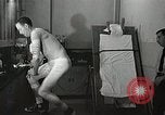 Immagine di Astronauta subisce il test Ohio United States USA, 1959, secondo 37 filmato di repertorio 65675023393