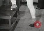 Immagine di Astronauta Hal Crandall essendo testato fitness Ohio United States USA, 1959, secondo 5 filmato di repertorio 65675023413