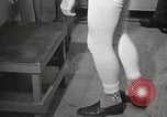 Immagine di Astronauta Hal Crandall essendo testato fitness Ohio United States USA, 1959, secondo 8 filmato di repertorio 65675023413