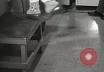 Immagine di Astronauta Hal Crandall essendo testato fitness Ohio United States USA, 1959, secondo 9 filmato di repertorio 65675023413