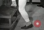 Immagine di Astronauta Hal Crandall essendo testato fitness Ohio United States USA, 1959, secondo 11 filmato di repertorio 65675023413
