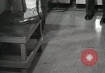 Immagine di Astronauta Hal Crandall essendo testato fitness Ohio United States USA, 1959, secondo 14 filmato di repertorio 65675023413