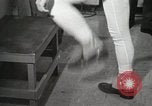 Immagine di Astronauta Hal Crandall essendo testato fitness Ohio United States USA, 1959, secondo 15 filmato di repertorio 65675023413