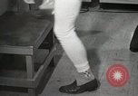Immagine di Astronauta Hal Crandall essendo testato fitness Ohio United States USA, 1959, secondo 18 filmato di repertorio 65675023413
