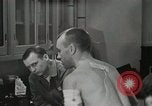 Immagine di Astronauta Hal Crandall essendo testato fitness Ohio United States USA, 1959, secondo 20 filmato di repertorio 65675023413