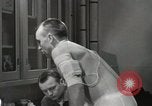 Immagine di Astronauta Hal Crandall essendo testato fitness Ohio United States USA, 1959, secondo 21 filmato di repertorio 65675023413
