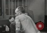 Immagine di Astronauta Hal Crandall essendo testato fitness Ohio United States USA, 1959, secondo 23 filmato di repertorio 65675023413