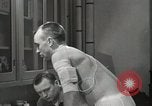 Immagine di Astronauta Hal Crandall essendo testato fitness Ohio United States USA, 1959, secondo 26 filmato di repertorio 65675023413