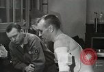 Immagine di Astronauta Hal Crandall essendo testato fitness Ohio United States USA, 1959, secondo 27 filmato di repertorio 65675023413