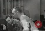 Immagine di Astronauta Hal Crandall essendo testato fitness Ohio United States USA, 1959, secondo 29 filmato di repertorio 65675023413