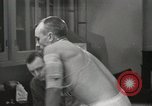 Immagine di Astronauta Hal Crandall essendo testato fitness Ohio United States USA, 1959, secondo 33 filmato di repertorio 65675023413
