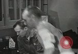 Immagine di Astronauta Hal Crandall essendo testato fitness Ohio United States USA, 1959, secondo 35 filmato di repertorio 65675023413