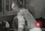 Immagine di Astronauta Hal Crandall essendo testato fitness Ohio United States USA, 1959, secondo 37 filmato di repertorio 65675023413