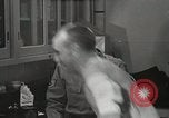 Immagine di Astronauta Hal Crandall essendo testato fitness Ohio United States USA, 1959, secondo 41 filmato di repertorio 65675023413