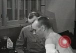 Immagine di Astronauta Hal Crandall essendo testato fitness Ohio United States USA, 1959, secondo 46 filmato di repertorio 65675023413