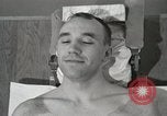 Immagine di Astronauta Hal Crandall essendo testato fitness Ohio United States USA, 1959, secondo 54 filmato di repertorio 65675023413