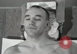 Immagine di Astronauta Hal Crandall essendo testato fitness Ohio United States USA, 1959, secondo 59 filmato di repertorio 65675023413