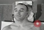 Immagine di Astronauta Hal Crandall essendo testato fitness Ohio United States USA, 1959, secondo 62 filmato di repertorio 65675023413
