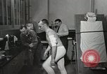 Immagine di Test della NASA Hal Crandall per fitness Ohio United States USA, 1959, secondo 15 filmato di repertorio 65675023415