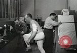 Immagine di Test della NASA Hal Crandall per fitness Ohio United States USA, 1959, secondo 19 filmato di repertorio 65675023415