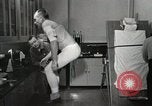Immagine di Test della NASA Hal Crandall per fitness Ohio United States USA, 1959, secondo 25 filmato di repertorio 65675023415