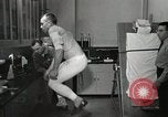 Immagine di Test della NASA Hal Crandall per fitness Ohio United States USA, 1959, secondo 27 filmato di repertorio 65675023415