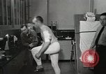 Immagine di Test della NASA Hal Crandall per fitness Ohio United States USA, 1959, secondo 30 filmato di repertorio 65675023415