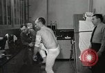 Immagine di Test della NASA Hal Crandall per fitness Ohio United States USA, 1959, secondo 31 filmato di repertorio 65675023415