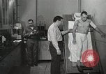 Immagine di Test della NASA Hal Crandall per fitness Ohio United States USA, 1959, secondo 37 filmato di repertorio 65675023415