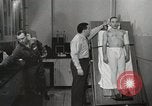 Immagine di Test della NASA Hal Crandall per fitness Ohio United States USA, 1959, secondo 42 filmato di repertorio 65675023415