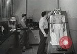 Immagine di Test della NASA Hal Crandall per fitness Ohio United States USA, 1959, secondo 44 filmato di repertorio 65675023415