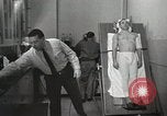 Immagine di Test della NASA Hal Crandall per fitness Ohio United States USA, 1959, secondo 47 filmato di repertorio 65675023415