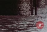 Standbild eads Bridge und Brooklyn Bridge New York United States USA, 1970, aus Sekunde 31 historischem Filmmaterial Videoclip 65675023498