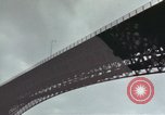 Standbild eads Bridge und Brooklyn Bridge New York United States USA, 1970, aus Sekunde 39 historischem Filmmaterial Videoclip 65675023498