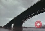 Standbild eads Bridge und Brooklyn Bridge New York United States USA, 1970, aus Sekunde 41 historischem Filmmaterial Videoclip 65675023498