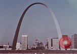 Image Gateway Arch Saint Louis Missouri USA, 1970, de la seconde 24 séquences d'archives historiques vidéo 65675023506